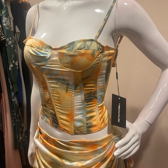 PRETTY LITTLE THING NEW SET! - Picture 6 of 7